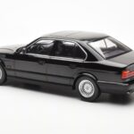 BMW 540i E34 Schwarz Metallic MCG 1:18 - image 5 of 6