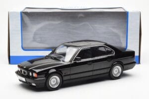 BMW 540i E34 Schwarz Metallic MCG 1:18 MCG18157 Metall – Bild 6 von 6