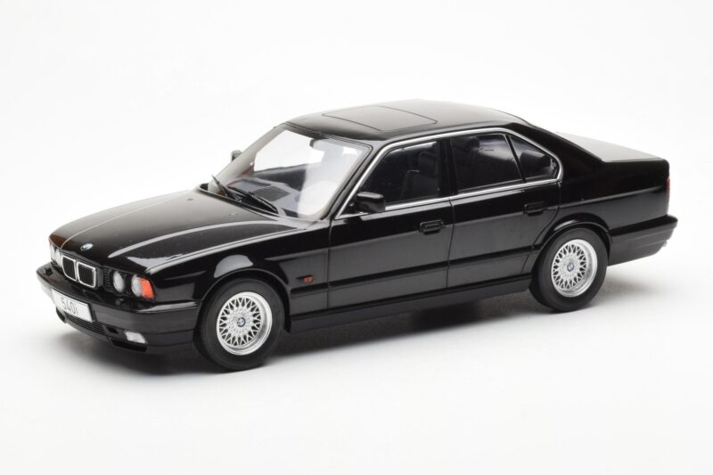 BMW 540i E34 Schwarz Metallic MCG 1:18