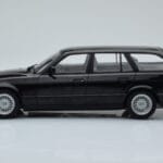 BMW 540i E34 Touring Schwarz Metallic MCG 1:18 - image 3 of 6