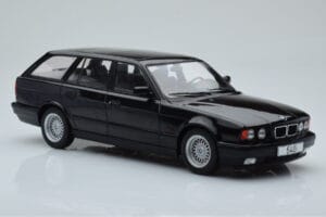 BMW 540i E34 Touring Schwarz Metallic MCG 1:18 MCG18329 Metall – Bild 4 von 6