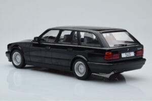 BMW 540i E34 Touring Schwarz Metallic MCG 1:18 MCG18329 Metall – Bild 5 von 6