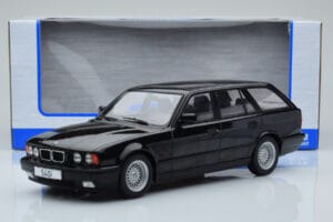 BMW 540i E34 Touring Schwarz Metallic MCG 1:18 MCG18329 Metall – Bild 6 von 6