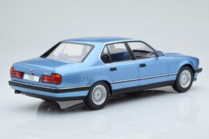 BMW 7 Series E32 730i Blau MCG 1:18 MCG18160 Metall – Bild 2 von 5