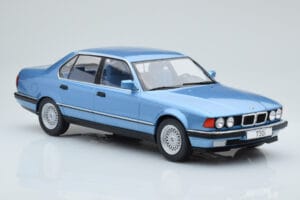 BMW 7 Series E32 730i Blau MCG 1:18 MCG18160 Metall – Bild 3 von 5