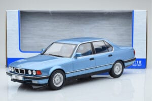 BMW 7 Series E32 730i Blau MCG 1:18 MCG18160 Metall – Bild 5 von 5