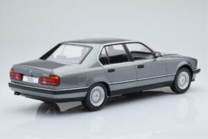 BMW 7 Series E32 740i Silber MCG 1:18 MCG18161 Metall – Bild 2 von 5