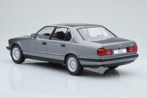 BMW 7 Series E32 740i Silber MCG 1:18 MCG18161 Metall – Bild 4 von 5