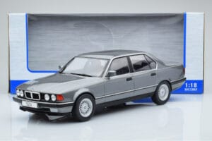 BMW 7 Series E32 740i Silber MCG 1:18 MCG18161 Metall – Bild 5 von 5