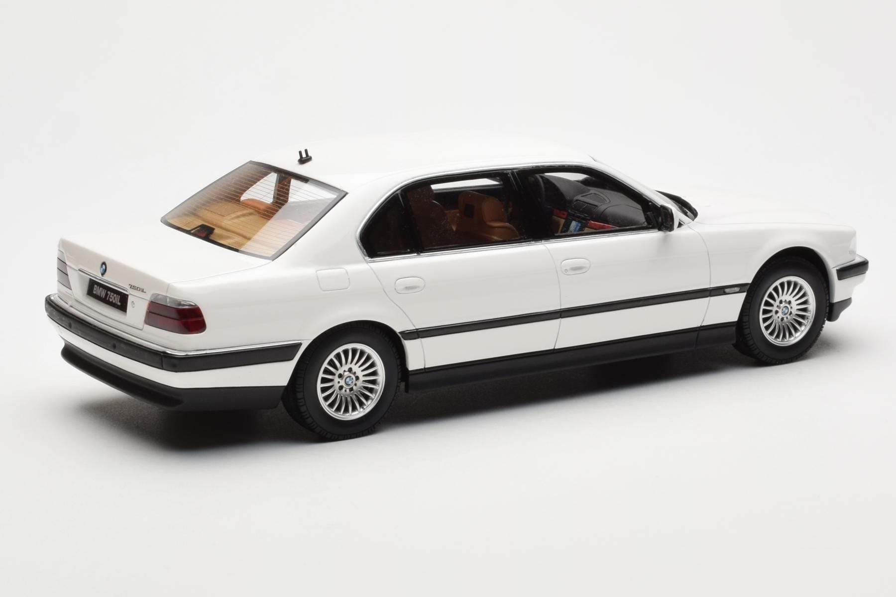 BMW 750iL E38 Asia Exclusive Weiss Otto 1:18 OT836 Resin – Bild 2 von 6