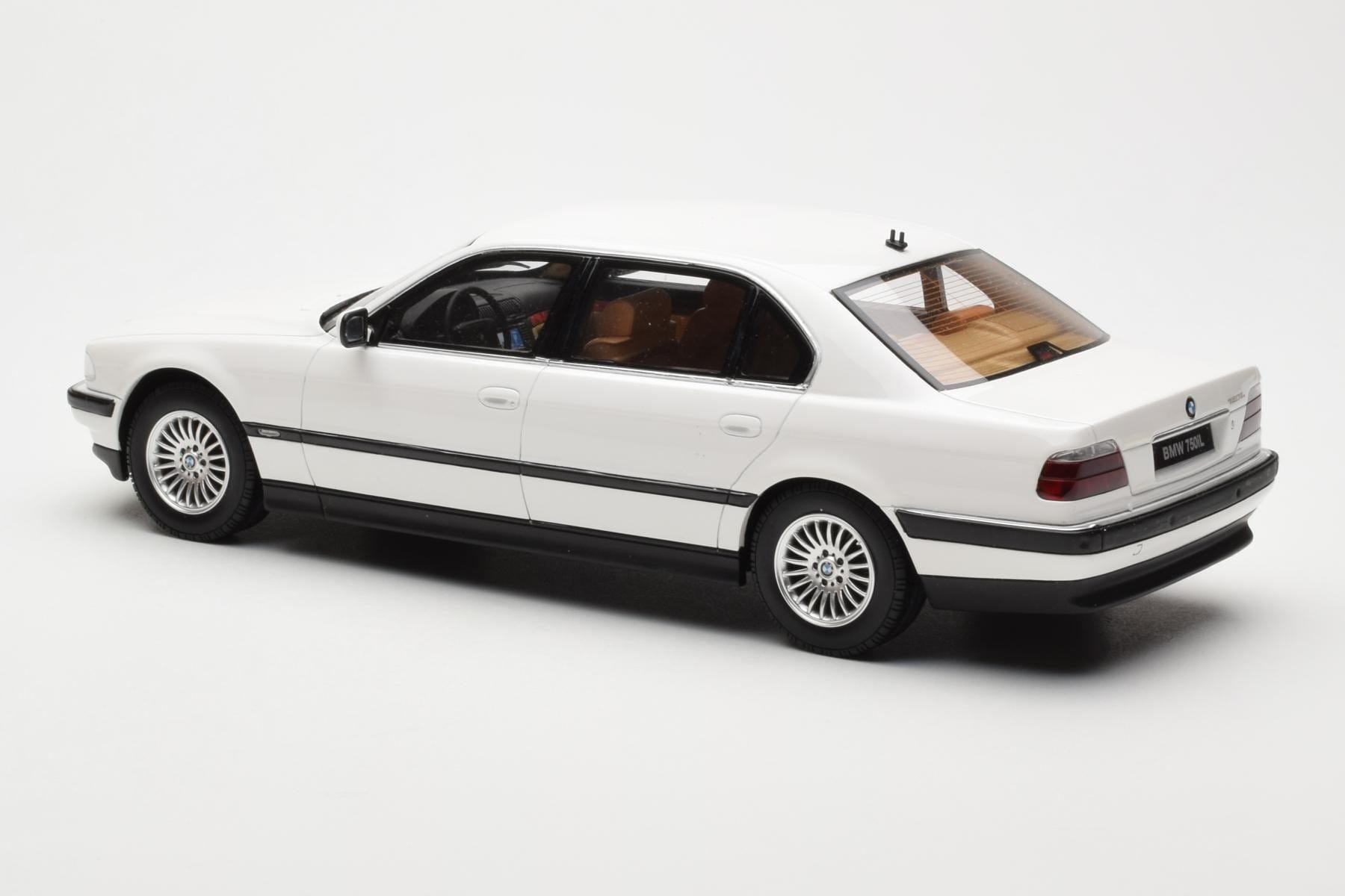BMW 750iL E38 Asia Exclusive Weiss Otto 1:18 OT836 Resin – Bild 5 von 6