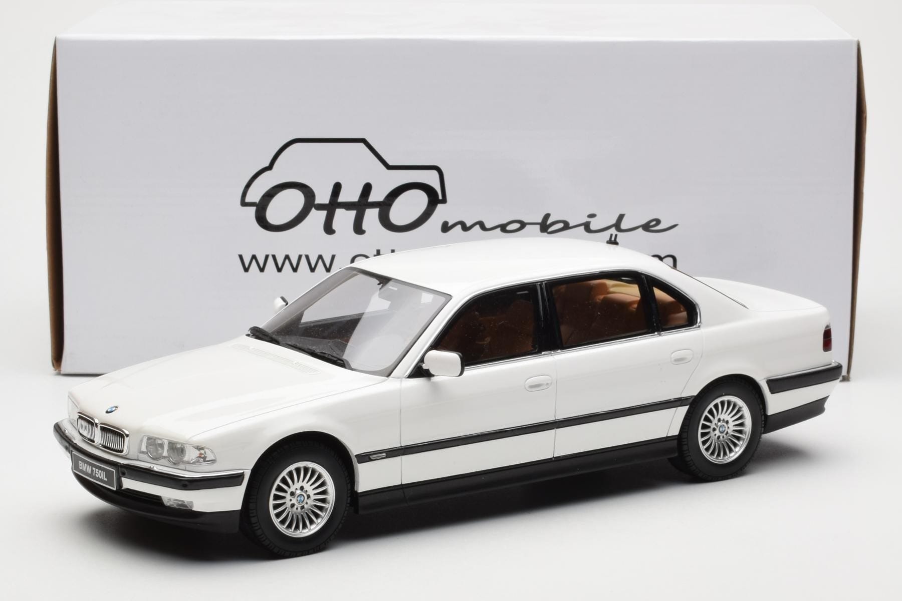 BMW 750iL E38 Asia Exclusive Weiss Otto 1:18 OT836 Resin – Bild 6 von 6