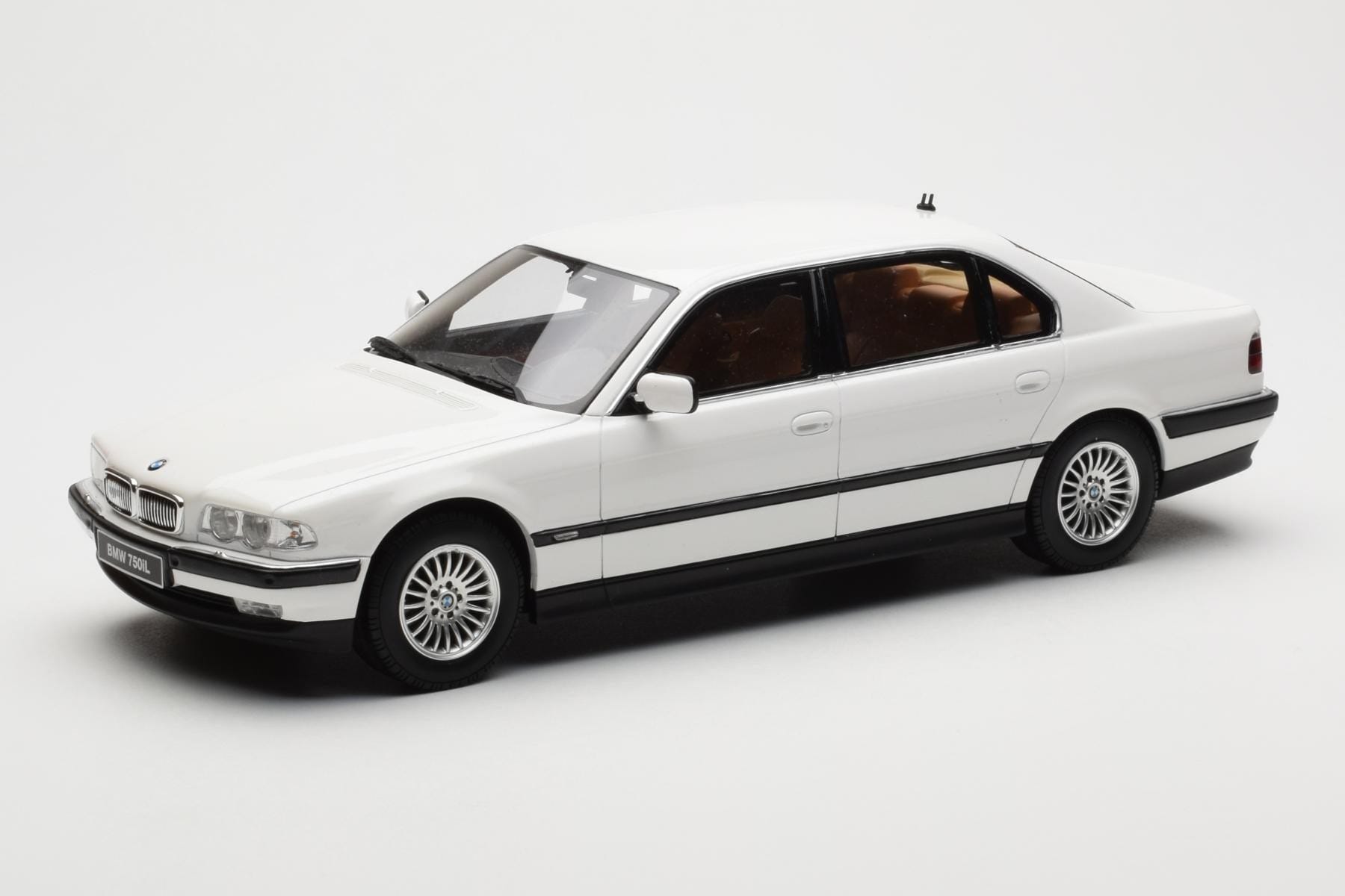 BMW 750iL E38 Asia Exclusive Weiss Otto 1:18 OT836 Resin