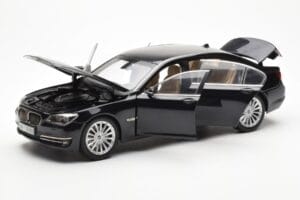 BMW 750Li F02 Facelift Carbon Schwarz Kyosho 1:18 08784BK Metall – Bild 2 von 8