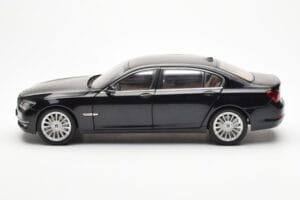 BMW 750Li F02 Facelift Carbon Schwarz Kyosho 1:18 08784BK Metall – Bild 4 von 8
