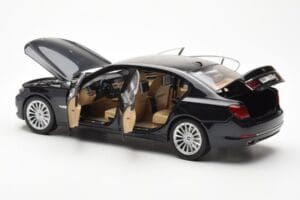 BMW 750Li F02 Facelift Carbon Schwarz Kyosho 1:18 08784BK Metall – Bild 5 von 8