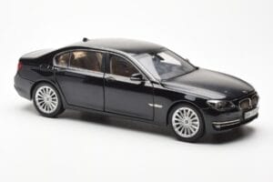 BMW 750Li F02 Facelift Carbon Schwarz Kyosho 1:18 08784BK Metall – Bild 6 von 8
