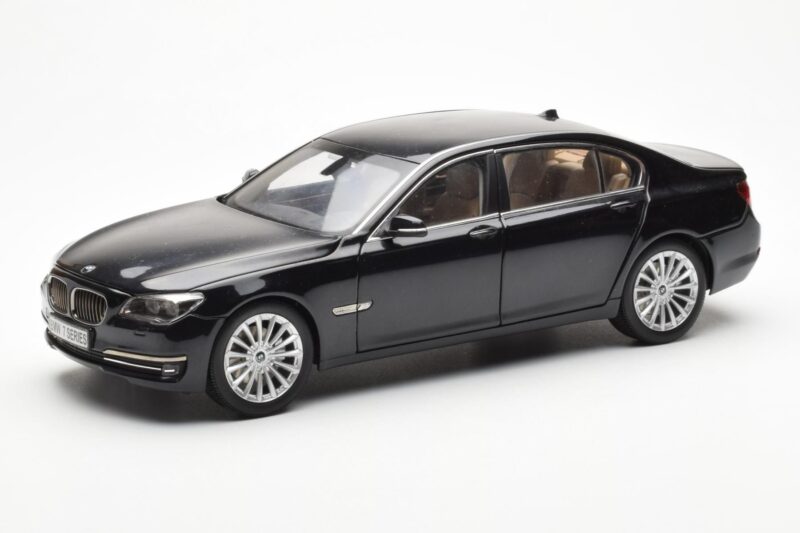 BMW 750Li F02 Facelift Carbon Schwarz Kyosho 1:18
