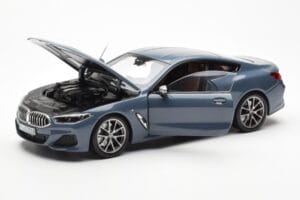 BMW 850i G15 Barcelona Blue Metallic Norev 1:18 80432450995 Metall – Bild 2 von 8