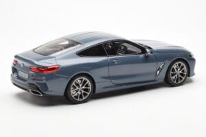 BMW 850i G15 Barcelona Blue Metallic Norev 1:18 80432450995 Metall – Bild 3 von 8