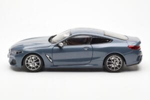 BMW 850i G15 Barcelona Blue Metallic Norev 1:18 80432450995 Metall – Bild 4 von 8