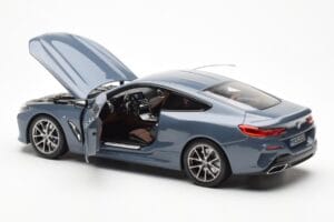 BMW 850i G15 Barcelona Blue Metallic Norev 1:18 80432450995 Metall – Bild 5 von 8