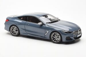 BMW 850i G15 Barcelona Blue Metallic Norev 1:18 80432450995 Metall – Bild 6 von 8