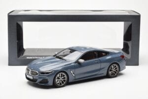 BMW 850i G15 Barcelona Blue Metallic Norev 1:18 80432450995 Metall – Bild 8 von 8