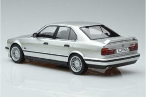 BMW Alpina B10 4.6 E34 Silber MCG 1:18 MCG18231 Metall – Bild 5 von 5