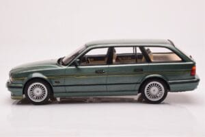 BMW Alpina B10 E34 Touring Dunkelgrün MCG 1:18 MCG18331 Metall – Bild 3 von 6