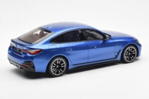 BMW i4 M50 G26 Blau Otto 1:18 OT453 Resin – Bild 2 von 6