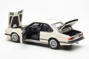 BMW M635 CSi E24 Weiss Dealer Edition AUTOart 1:18 80430145829 Metall – Bild 5 von 8