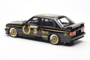 BMW M3 E30 #3 J. Richards Austrian Airlines ATCC 1987 AUTOart 1:18 88745 Metall – Bild 7 von 8