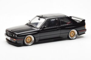 BMW M3 E30 Sport Evolution Schwarz Custom Wheels AUTOart 1:18