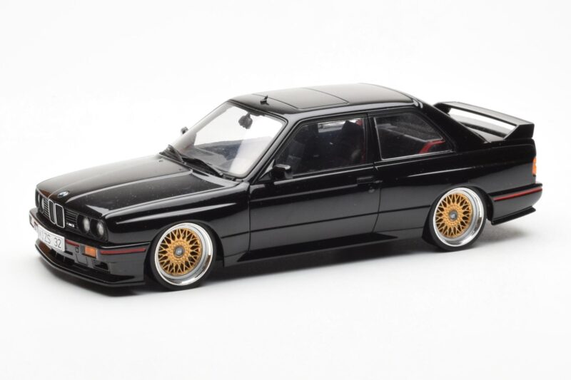 BMW M3 E30 Sport Evolution Schwarz Custom Wheels AUTOart 1:18