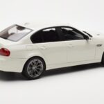 BMW M3 E90 Limousine Weiss GT Spirit 1:18 - image 2 of 6