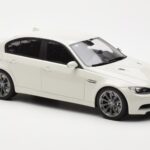BMW M3 E90 Limousine Weiss GT Spirit 1:18 - image 4 of 6