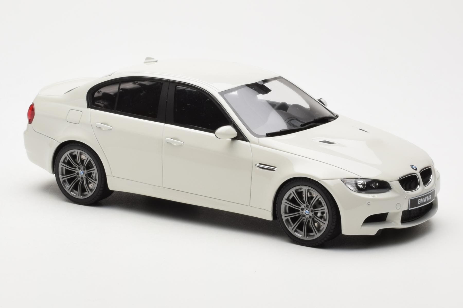 BMW M3 E90 Limousine Weiss GT Spirit 1:18 GT053 Resin – Bild 4 von 6