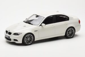 BMW M3 E90 Limousine Weiss GT Spirit 1:18