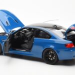 BMW M3 E92 Laguna Seca Blue Kyosho 1:18 - image 5 of 8
