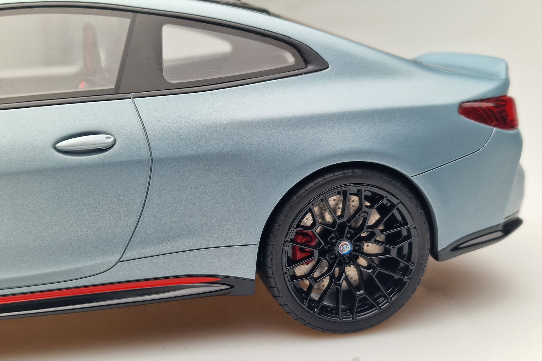 BMW M4 CSL G82 Grau GT Spirit 1:18 GT427 Resin – Bild 7 von 8