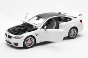 BMW M4 F82 Frozen Brilliant Weiss Paragon 1:18 PA-97101 Metall – Bild 2 von 8