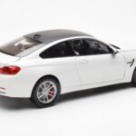 BMW M4 F82 Frozen Brilliant Weiss Paragon 1:18 - image 3 of 8