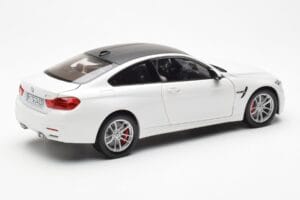 BMW M4 F82 Frozen Brilliant Weiss Paragon 1:18 PA-97101 Metall – Bild 3 von 8