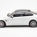BMW M4 F82 Frozen Brilliant Weiss Paragon 1:18 - image 4 of 8