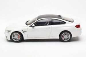 BMW M4 F82 Frozen Brilliant Weiss Paragon 1:18 PA-97101 Metall – Bild 4 von 8