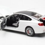 BMW M4 F82 Frozen Brilliant Weiss Paragon 1:18 - image 5 of 8