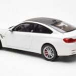 BMW M4 F82 Frozen Brilliant Weiss Paragon 1:18 - image 7 of 8