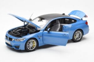 BMW M4 F82 Yas Marina Blau Paragon 1:18 PA-97102 Metall – Bild 2 von 8
