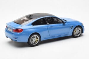 BMW M4 F82 Yas Marina Blau Paragon 1:18 PA-97102 Metall – Bild 3 von 8